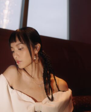 Anjaylia Chan Instagram - “You are going to make it. Trust me. “ Psalm 23 🤍🖤

Dress @mrselfportrait @lanecrawford
Accessories @messika 
Make up @meeganmakeup ; 
hair styling @carmanngaihair @hola.hair.pets