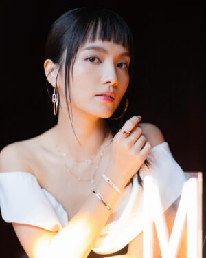 Anjaylia Chan Instagram - You know what ? You deserve everything that sparkles. As you are strong and shiny. Happy international women’s day, ladies. 💎 

@messika @carlyleandco
#Messika #DisruptingDiamonds