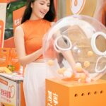 Anjaylia Chan Instagram - 平日如果要出去食飯，會盡量揀得清淡啲🥗；自己喺屋企煮，就落少啲油、鹽、糖。🍳仲有！就算忙到約唔到PT，都可以每晚喺屋企做一陣健體操🧘🏻‍♀️…其實生活上有好多小選擇，只要揀得啱，就可以令我哋健康啲。💪🏼 萬寧都支持大家追求健康生活，嚟緊仲會有「揀啱每健事」流動打氣站遊走港九新界多個地方，聽日就喺尖沙咀旺角同大家見面！🚚 大家只要捕獲「揀啱每健事」流動打氣站，參加有獎小遊戲，就可以贏取萬寧為大家預備嘅健與美禮品包喇～ 一齊嚟玩啦🧡 萬寧「揀啱每健事」流動打氣站行程 📍6/4: 尖沙咀11:30 – 13:30，旺角15:30 – 17:30 📍7/4: 荃灣11:30 – 13:30，屯門15:30 – 17:30 📍13/4: 中環11:30 – 13:30，銅鑼灣15:30 – 17:30 📍14/4: 尖沙咀11:30 – 13:30，旺角15:30 – 17:30 *詳情可以留意萬寧Facebook及Instagram，緊貼流動打氣站嘅最新消息 @mannings_hk #萬寧 #manningshk #多謝自己 #揀啱每健事 #SayYesToBetter #萬寧揀啱每健事流動打氣站 #健康啲