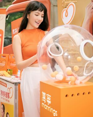 Anjaylia Chan Instagram - 平日如果要出去食飯，會盡量揀得清淡啲🥗；自己喺屋企煮，就落少啲油、鹽、糖。🍳仲有！就算忙到約唔到PT，都可以每晚喺屋企做一陣健體操🧘🏻‍♀️…其實生活上有好多小選擇，只要揀得啱，就可以令我哋健康啲。💪🏼

萬寧都支持大家追求健康生活，嚟緊仲會有「揀啱每健事」流動打氣站遊走港九新界多個地方，聽日就喺尖沙咀旺角同大家見面！🚚 大家只要捕獲「揀啱每健事」流動打氣站，參加有獎小遊戲，就可以贏取萬寧為大家預備嘅健與美禮品包喇～ 一齊嚟玩啦🧡

萬寧「揀啱每健事」流動打氣站行程
📍6/4: 尖沙咀11:30 – 13:30，旺角15:30 – 17:30
📍7/4: 荃灣11:30 – 13:30，屯門15:30 – 17:30
📍13/4: 中環11:30 – 13:30，銅鑼灣15:30 – 17:30
📍14/4: 尖沙咀11:30 – 13:30，旺角15:30 – 17:30

*詳情可以留意萬寧Facebook及Instagram，緊貼流動打氣站嘅最新消息

@mannings_hk #萬寧 #manningshk #多謝自己 #揀啱每健事 #SayYesToBetter #萬寧揀啱每健事流動打氣站 #健康啲