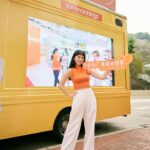 Anjaylia Chan Instagram - 平日如果要出去食飯，會盡量揀得清淡啲🥗；自己喺屋企煮，就落少啲油、鹽、糖。🍳仲有！就算忙到約唔到PT，都可以每晚喺屋企做一陣健體操🧘🏻‍♀️…其實生活上有好多小選擇，只要揀得啱，就可以令我哋健康啲。💪🏼 萬寧都支持大家追求健康生活，嚟緊仲會有「揀啱每健事」流動打氣站遊走港九新界多個地方，聽日就喺尖沙咀旺角同大家見面！🚚 大家只要捕獲「揀啱每健事」流動打氣站，參加有獎小遊戲，就可以贏取萬寧為大家預備嘅健與美禮品包喇～ 一齊嚟玩啦🧡 萬寧「揀啱每健事」流動打氣站行程 📍6/4: 尖沙咀11:30 – 13:30，旺角15:30 – 17:30 📍7/4: 荃灣11:30 – 13:30，屯門15:30 – 17:30 📍13/4: 中環11:30 – 13:30，銅鑼灣15:30 – 17:30 📍14/4: 尖沙咀11:30 – 13:30，旺角15:30 – 17:30 *詳情可以留意萬寧Facebook及Instagram，緊貼流動打氣站嘅最新消息 @mannings_hk #萬寧 #manningshk #多謝自己 #揀啱每健事 #SayYesToBetter #萬寧揀啱每健事流動打氣站 #健康啲