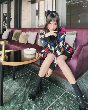 Anjaylia Chan Instagram - 今天就是我們從此刻到將來所能擁抱最青春的一天。

Just embrace what we have. ❤️🩷🤍🖤