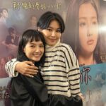 Anjaylia Chan Instagram - 久違了的大銀幕 📽️ 很喜歡這種台幕後一起很努力想要做好一件事的感覺。 很享受刻畫設計一個角色的過程 很喜歡和對手就劇本一起交流 很喜歡這次嘗試用普通話演戲… 希望大家會支持這一套本土愛情電影 #不是你不愛你 . 謝謝公司 @coolstylemgt 前後左右的照顧和愛🫶🏼 . 謝謝久違的 fan club @anjayliafansclub ❤️ 七年不見，二話不說就回歸並全力支持🫶🏼 謝謝大家的愛❤️ 很榮幸跟你們一起成長 . 謝謝愛我的人❤️ 我不可以選擇下一次甚麼時候再見，但我可以選擇去感恩、去努力、去愛你們呀！ . wardrobe @versace stylist @june___chow hair @jamieleehair @hola.hair.pets makeup @meeganmakeup