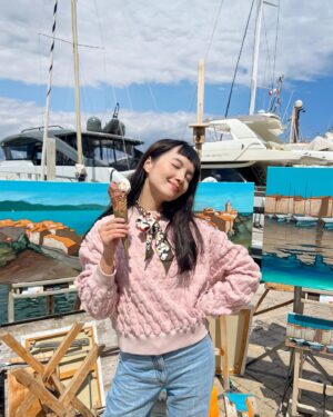 Anjaylia Chan Instagram - 會做 Gelato 的人根本就是藝術家！🍦

Yogurt 口味 是我的世一🤍🙋🏻‍♀️

開心果口味 是我的世二💚🙋🏻‍♀️

來！來！來！告訴我你喜歡甚麼口味！

#gelato  #yogurt #sainttropez 

@longchamp #longchamphk #longchampsainttropez #longchampss24
