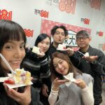 Anjaylia Chan Instagram - 又大了一歲…但卻沒有預想的年齡焦慮。 雖説有時候會想念少女時代的青澀，更多的時候卻在享受日月帶來的禮物— 演戲時有了之前沒有的沈穩、工作時感受到自己二十出頭時很想要的氣場和壓台感…以前總是太緊崩，但現在慢慢的，整個人終於感覺到一種鬆弛的狀態… 凡事看得慢一點，其實很多事情都不再可怕。 生日願望嗎？老掉牙又很實際地希望世界和平、身邊我愛的人和愛我的人都能身心健康就好了。 大了一歲，感恩且珍惜身旁所有的愛。 給自己的功課除了多讀聖經、多親近神，還有就是能變得勇敢— 希望自己總能勇敢説出自己的想法，不要顧慮太多、單單想着不想令人失望… 今年生日收到最暖的禮物就是知道原來還有人還記得、還在惦記着、祝福着自己。 生日快樂，願大家都快樂。 P.S. 圖二揭示了本人的年齡 P.P.S 圖四的流心巴斯克蛋糕香滑好吃到不行！家人秒速把它消滅了！ P.P.P.S圖五為陳媽媽施展渾身解數為不肖女煮的一圍生日宴 P.P.P.P.S 圖七本人犧牲自己揸機臉太大，大到不如不見🥲