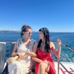 Anjaylia Chan Instagram - 和來自各地的美女們boat trip 🌊 大家一起拍拍拍📸 不知道大家有沒有留意到，其實很多人穿的都是同一件衣服。 只是不同的女生、不同的個性和特質，就穿出了不一樣的風格☀️ 每一次換裝後都很期待看大家怎麼去演繹自己的衣服。 同一道海岸線，總有不一樣的風景。 @longchamp #LongchampStTropez #LongchampSS24 #longchamphk
