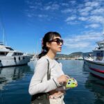 Anjaylia Chan Instagram - 感謝藍天、陽光、白雲和Saint Tropez 的美。☀️☁️⛵️ 在這裡，每個角落都是一個電影場景🎞️ @longchamp #LongchampStTropez #LongchampSS24 #LongchampHK