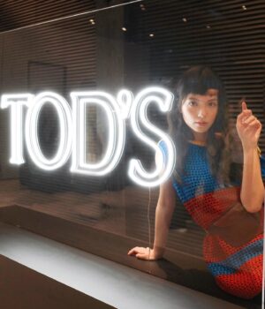 Anjaylia Chan Instagram - Lovely night, lovely ppl, lovely place, needless to say, lovely brands and lovely fashion items ❤️🧡💙

My head to toe from 
@tods #todshk 

@hoganbrand @rogervivier