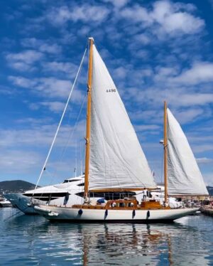 Anjaylia Chan Instagram - 感謝藍天、陽光、白雲和Saint Tropez 的美。☀️☁️⛵️

在這裡，每個角落都是一個電影場景🎞️

@longchamp 
#LongchampStTropez 
#LongchampSS24
#LongchampHK