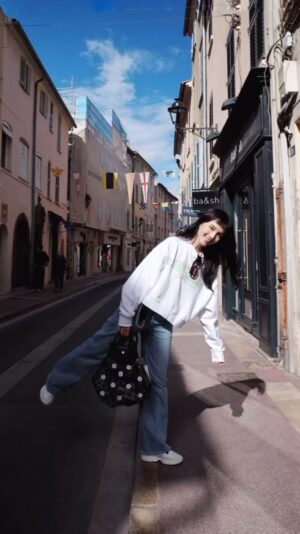 Anjaylia Chan Instagram - Hello Saint Tropez 🩵

我在南法天氣晴 ☀️

美少女轉身變已去到南法了✨

@longchamp 
#LongchampStTropez 
#LongchampSS24
#longchamphk