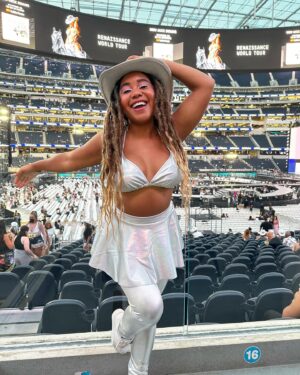 Anjelika Washington Instagram - DON’T MY GIRLS LOOKS SO YUMMY YUMMY😋🤩❤️‍🔥🩶🪩🤍💃🏾🐝🐝🐝🐝🐝🐝🐝