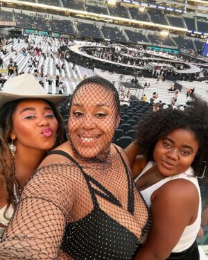 Anjelika Washington Instagram - DON’T MY GIRLS LOOKS SO YUMMY YUMMY😋🤩❤️‍🔥🩶🪩🤍💃🏾🐝🐝🐝🐝🐝🐝🐝