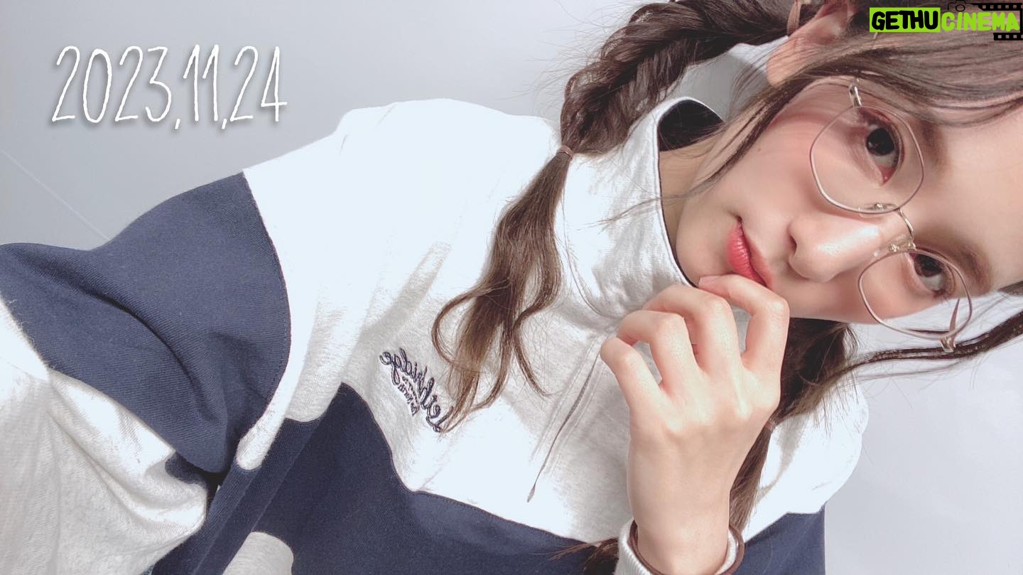 Anju Inami Instagram - 珍しくこんな時間のいんすたさん。 . たまにはいいやねっ . さて、みんな 元気に過ごしてますか? . ここ最近のわたしは、 MBSラジオ #アッパレ173 を聴いてくれたリスナーさんなら知っていると思いますが( ˘ᵕ˘ )。 . 🦷ラスト親知らずを抜いたため、 頬袋いっぱいに 木の実をつめたリス🐿みたいになって 痛みに耐えながら収録やらお仕事をこなしてました…。 . やっと落ち着いてきて 明日の生放送には笑顔をお届け出来るかと。(; ´ᵕ` )笑 . まだちょっとリスさんだったら笑ってくれ。頼む。( ˙˘˙ ) . とはいえ元気なのでねっ みんなもお身体を大切に、健康で! 12月のイベント達を 思いっきり楽しんで過ごそうね︎🫶🏻。 . そのために 日々頑張ってるからね💪🏻⋆͛ . そんな中、 来年1月に控える朗読劇 #白骨船長 に続いて 新たに来年のびっくりなお知らせが舞い込む予感。 . …どきどき。🕊 #inamianju