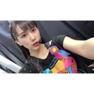 Anju Inami Instagram - ラブライブ！サンシャイン!!
‎CYaRon! 2nd LoveLive!
‎~ 大革命☆Wake Up Kingdom ~
‎@幕張メッセ 国際展示場ホール
．
最高の二日間を明けて、
とてもいい天気の今日でしたね。
なんだか、みんなで先の未来へ進むには
絶好の一歩目のような
お天気な気がしていましたっ
．
今回、各ユニット
バトンを渡し、繋ぎ合っていくような
ユニットワンマンライブの日程になっていて
それぞれの色でいいはずなのに、
必ず、どこかで〝Aqours〟を
ベースに想っていることを感じられて
やっぱり、とてもいいなぁって
配信を観ながら思っていました。
．
いざ、
CYaRon!のターンが回ってきた時になって気付きましたが、
．
〝こんな素敵な場所が、
CYaRon!のために現れて、
本物のしゃろとものみんなが、目の前にいる〟
ってこと。
．
~ 大革命☆Wake Up Kingdom ~
．
なんかこのタイトル、
すごいなって思っちゃいました。笑
．
あ、こういう事かと。
．
あの瞬間、
みんなで起こした奇跡の末に現れたステージだったと思うと
最高に震えます。
．
1年8ヶ月という月日を経て
ふと、後ろを振り返ってみたら
〝CYaRoTOMO’s〟という
史上最強のバンドメンバーの方々が
仲間になってくれていました。
．
結成当初から、
元々、心強い2人との3人組だったけど
いろんな部分で、
さらに強くなったCYaRon!に
一体、次はどんなことで
しゃろとものみんなと〝楽しい〟を生み出せるだろう？
．
いつかまた、絶対に会えるのなら！
．
暗いことも、むしゃくしゃすることも
元気全開で吹き飛ばしながら過ごすのも
悪くないよねっ！！なんて。
．
…ユニット3rdかぁ。夢がふくらむね💭
．
また直接、自分の声では
#アッパレ173 や #anju_RCC でお話しますね。
みんなからのお便りも楽しみだしっ
新たな告知つぶつぶも控えていますし！
今日はこの辺で( ˘ᵕ˘ )。
．
このLIVEを大成功へ導いてくれた
全ての皆様に愛と感謝を込めて…っ
．
本当に本当にありがとうございました！！🍊
．
#CYaRon! #CYaRoTOMO’s #2nd
#しゃろとも #lovelive
