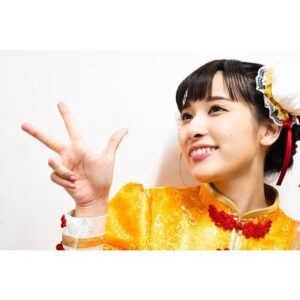 Anju Inami Instagram - ラブライブ！サンシャイン!! ‎CYaRon! 2nd LoveLive! ‎~ 大革命☆Wake Up Kingdom ~ ‎@幕張メッセ 国際展示場ホール ． 最高の二日間を明けて、 とてもいい天気の今日でしたね。 なんだか、みんなで先の未来へ進むには 絶好の一歩目のような お天気な気がしていましたっ ． 今回、各ユニット バトンを渡し、繋ぎ合っていくような ユニットワンマンライブの日程になっていて それぞれの色でいいはずなのに、 必ず、どこかで〝Aqours〟を ベースに想っていることを感じられて やっぱり、とてもいいなぁって 配信を観ながら思っていました。 ． いざ、 CYaRon!のターンが回ってきた時になって気付きましたが、 ． 〝こんな素敵な場所が、 CYaRon!のために現れて、 本物のしゃろとものみんなが、目の前にいる〟 ってこと。 ． ~ 大革命☆Wake Up Kingdom ~ ． なんかこのタイトル、 すごいなって思っちゃいました。笑 ． あ、こういう事かと。 ． あの瞬間、 みんなで起こした奇跡の末に現れたステージだったと思うと 最高に震えます。 ． 1年8ヶ月という月日を経て ふと、後ろを振り返ってみたら 〝CYaRoTOMO’s〟という 史上最強のバンドメンバーの方々が 仲間になってくれていました。 ． 結成当初から、 元々、心強い2人との3人組だったけど いろんな部分で、 さらに強くなったCYaRon!に 一体、次はどんなことで しゃろとものみんなと〝楽しい〟を生み出せるだろう？ ． いつかまた、絶対に会えるのなら！ ． 暗いことも、むしゃくしゃすることも 元気全開で吹き飛ばしながら過ごすのも 悪くないよねっ！！なんて。 ． …ユニット3rdかぁ。夢がふくらむね💭 ． また直接、自分の声では #アッパレ173 や #anju_RCC でお話しますね。 みんなからのお便りも楽しみだしっ 新たな告知つぶつぶも控えていますし！ 今日はこの辺で( ˘ᵕ˘ )。 ． このLIVEを大成功へ導いてくれた 全ての皆様に愛と感謝を込めて…っ ． 本当に本当にありがとうございました！！🍊 ． #CYaRon! #CYaRoTOMO’s #2nd #しゃろとも #lovelive