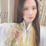 Anju Inami Instagram - こんばんはっ。 ． みんな元気にしてますか🌱？ 体調とか大丈夫かな？(´˘`) ． 6月は本格アーティストデビューと題して 伊波杏樹 1st single 『Killer Bee』をリリースできて みんなと盛り上がりながら、感謝と想いと 「やったるぜ！！」という姿を届けることが出来て。 ． とてもとても忘れられない瞬間が生まれました。 ． そして、いよいよ。 舞台『Arcana Shadow』開幕目前…！！！ ． 私は今回 〝望月(あらまほし)〟という役と出逢い、 日々の稽古の中で 本当にいろんなことを考えていました。 ． 深く美しく、 それぞれの想いが交錯する季節があるこの世界は とても愛おしく、かけがえのない時間だなと。 心からそう思います。 ． 自身としても いままでに経験したことのなかった場所に 心を震わせています。 だからすごい緊張もするだろうし、 というか、もう、ずっとしてる。してた。笑 ． 西田さんが巡り合わせてくれたことで 拓きだした自分の新境地。 大切に大切に育てて、本番を迎えます。 ． 7/1(土)～7/9(日) 全12公演！！ サンシャイン劇場にてお待ちしております︎🫶🏻 ． ぜひ。いや、とっっても楽しみにしててください( ˙ ˙˵ ) ． それじゃ明日に備えて。 おやすみなさい。 ． いなみより #inamianju #舞台