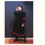 Anju Inami Instagram - こんにちは。 ． え。すっっっごい久しぶりの いんすたさん更新となりました。 ． パスワードわかんなくなっちゃってて めっちゃ焦った( ˙-˙ ) 一生ろぐいん 出来なくなったかと思いました。 ． ん、そんなことより 写真のそのインパクト触れてくれよ って感じよね。( '༥' ) ． 配信イベント 『ズームイン！！SMA！』に参加させてもらいましてっ そこで事務所の大先輩である 〝氣志團〟さんと ♪ツッパリハイスクールRock'n Roll(登校編)を コラボした時のお写真。 ． #An_éto の時も思ったけど 歌ってる時の私。すごい楽しそうな顔してる。笑 ． というか本当に めちゃくちゃ楽しかったんですよね( ˙ ˙˵﻿ )笑 ． 素晴らしい人たちと出逢って 生の演奏に触れて胸が熱くなる楽しさ！というか。 ． あの夏の日を思い出したなぁ、と ． ひまわりの約束 での暖かくって優しかった静寂とか。 ． Hello,worker で 伝えたかった想いを乗せて歌ったこととか。 ． あれ、なんか収録中、 みんな見守ってくれてた！？みたいな 心強さが私に宿ってた。笑 ． 明日20時より配信の 『ズームイン！！SMA！』には ジャンル問わず 色んな方の〝歌〟や〝声〟で紡がれる そんな愛と楽しさがつまっています(´˘`) ． 私は大好きな〝歌〟で。 ． たくさんの人に 少しでも元気を届けられますように…っ ． いやほんと、めっちゃ楽しみ(o´艸`)笑 ． #inamianju #sma #song