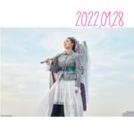 Anju Inami Instagram - こんにちは。 いんすたさんでは〝あけおめ〟も。 ． 気付けばあっという間に 私の目の前にまでやってきた ． 伊波杏樹 有観客ライブイベント 〝 Fly Out!! ~Reach out your hand!~ 〟 ． なんだか私の頭の中は、 さまざまな色で いっぱいになっているのだけれど、 これが、明日みんなに会えることで 胸がいっぱいになるといいなって 思っています。 ． 山本さんが収めてくれる私の表情って いつも何にも変えがたくて。 この顔がまさにって感じ。 ． 会場を転ばないように 笑顔でステージの上を駆け回れたら最高だなぁ… 気をつけよう。うん。 私には私自身の注意事項があるとして。笑 ． ご来場の皆さまにも 改めて、お願いしたいことがあるよ👠 ． ✍🏻まず！ハンカチ、マスク忘れずに…！ └あらゆることから みんなの身体を守るため 手洗いだったりが重要になってくると思います！ どちらも予備があってもいいくらい！ ． ✍🏻距離感を意識っ！！ └ほんの、ほんの気持ちでいいので、 あ！ちょいお隣さんと近いかも！って感じたら 距離感を意識して間隔を空けて下さると嬉しいです！ 頭の片隅にって感じで大丈夫なのでお願いしますっ🌷 ． ✍🏻ジャンプだめー(乂･ω･) └こちらはいつも通り！ 今回は、発声など気をつけることも多いのですが、 お気遣い頂けると幸いです。 ． ✍🏻会場物販はデジタル整理券を！ └公式サイトよりご案内があったと思いますが いま一度ご確認の程よろしくお願い致します( ˘ᵕ˘ ) ． ✍🏻身分証明書などの忘れ物にはご注意…！ └これないとせっかく来たのに 会場入れないぃぃい！！！ってなります。よくチェックで！ ． ✍🏻愛と想いやりを大切に。 └私生活やお仕事場、いろんなことで溢れて 心や言葉がトゲトゲになることや、 震えることもあったと思います。 だけど、明日会える場所、そしていなみんたうんは、 みんなにとっていつまでも暖かくありたいと 不器用ながらに想い続けています。 だからやっと。 みんなに会えた時には笑顔で手を取り合いましょうねっ ． あとは全てをステージに込めるだけ。 大切に大切に。 でもリラックスしてねっ #an_éto メンバーの皆さんもいる！ それがとにかく心強いのです。だから大丈夫。 ． おもいっきりよくね…！！私らしく( `･ㅂ･)و ． そんじゃゲネいってきます！ そしてまた明日。会おうね…っ #flyout #inamianju