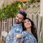 Anju Jadhav Instagram - Never underestimate the importance of having fun💃😁In Frame @vini.sharma @anjujadhavofficial LOCATION @setsinthecity.in 📸 @cameracrew.in OUTFIT @viiracouture MUA @rupesh_makeup @nilima.05 #setsinthecity #couplegoals #coupleshoot #bollywoodsongs #remake #preweeding #location #cowboylook #shootingphotography #bestplace