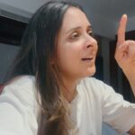 Anju Joseph Instagram - Tampura and Me Practice session!!❤️ Been tripping over this humming for years!! @mohan.sithara @avin_mohansithara @kunchacks @kschithra @vineeth_actor