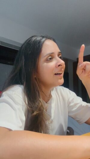 Anju Joseph Instagram - Tampura and Me Practice session!!❤️
Been tripping over this humming for years!!

@mohan.sithara @avin_mohansithara @kunchacks @kschithra @vineeth_actor