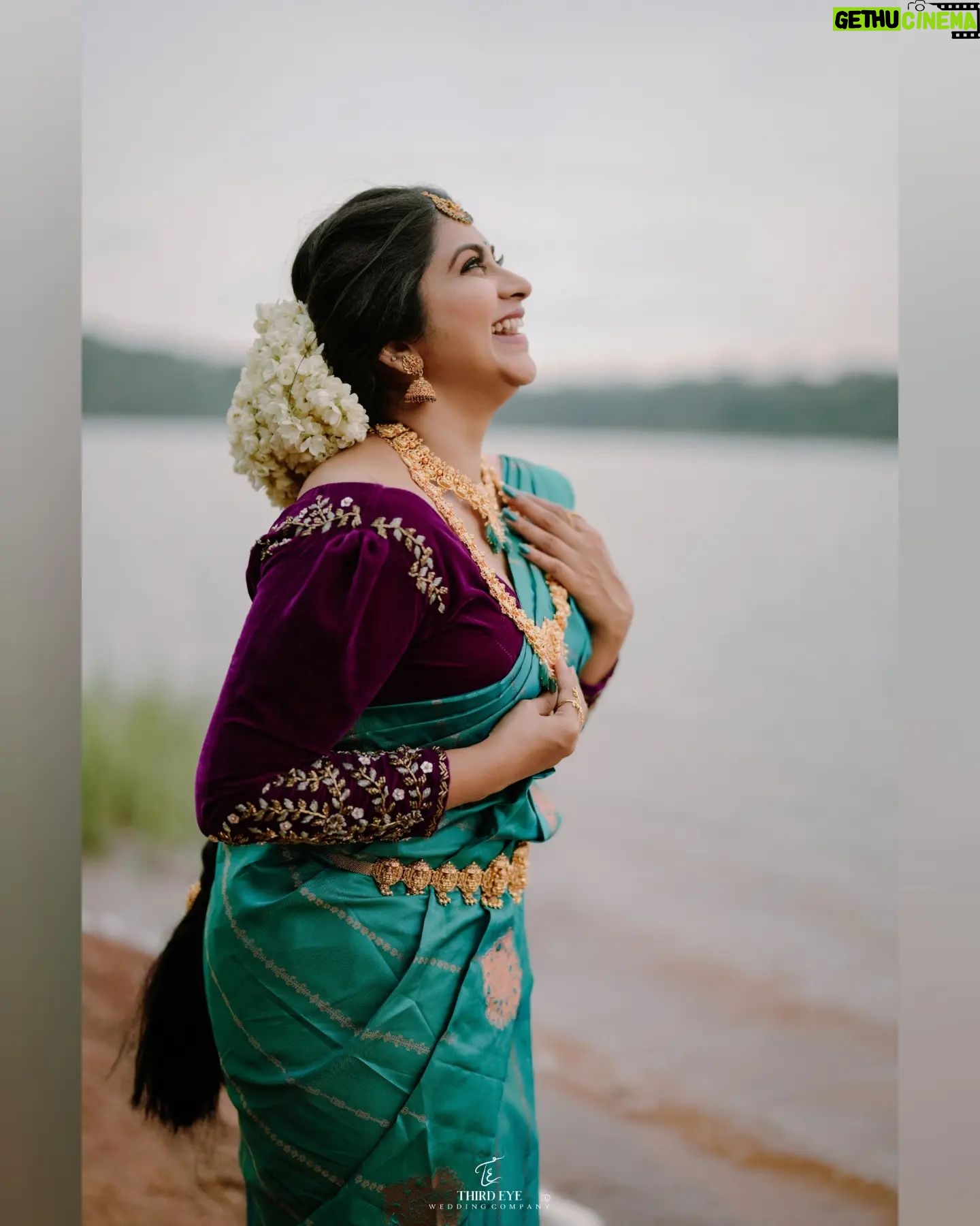 Ankhitha Vinod - 1.1K Likes - 𝐒𝐡𝐨𝐨𝐭 𝐅𝐨𝐫 @diksha_bridalhub 💙💜✨
.
👗 : @chaithra__creations
💄: @diksha_bridalhub
💍: @akshayabridal
📸 : @maheshms__
🎨 : @sree.jith.official
..
#blue #bridal #makeup #bridallook #marriage #boat #actor #celebrity #photoshoot #celebritywedding #trending #picoftheday #shoot