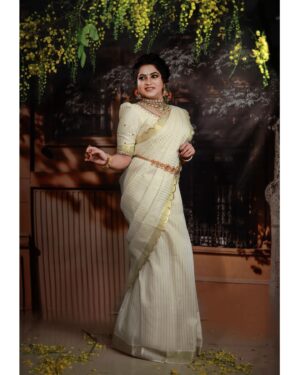 Ankhitha Vinod Instagram - 𝐀𝐝𝐯𝐚𝐧𝐜𝐞 𝐇𝐚𝐩𝐩𝐲 𝐕𝐢𝐬𝐡𝐮 💛💖

📸: @sachinchandraphotography
 👗 : @saanshi_handloom_kuthambully 
💄: @zayanas_makeover
💍 : @gem.forher

#picoftheday #postoftheday #traditional  #ketala #vishu #classy #saree #mallugram #keralagram #instagram #instagramam #malayali  #natural #keralasaree  #trending #traditional #outfit #followme #ankhithavinod #makeover #love #keralagram #love #freestyle #instagood #instareels #reels #followankhithavinod