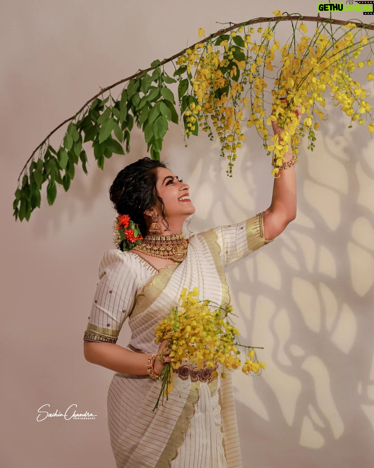 Ankhitha Vinod - 1.8K Likes - 𝐀𝐝𝐯𝐚𝐧𝐜𝐞 𝐇𝐚𝐩𝐩𝐲 𝐕𝐢𝐬𝐡𝐮 💛💖
📸: @sachinchandraphotography
👗 : @saanshi_handloom_kuthambully
💄: @zayanas_makeover
💍 : @gem.forher
#picoftheday #postoftheday #traditional #ketala #vishu #classy #saree #mallugram #keralagram #instagram #instagramam #malayali #natural #keralasaree #trending #traditional #outfit #followme #ankhithavinod #makeover #love #keralagram #love #freestyle #instagood #instareels #reels #followankhithavinod