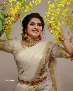 Ankhitha Vinod Instagram - 𝐀𝐝𝐯𝐚𝐧𝐜𝐞 𝐇𝐚𝐩𝐩𝐲 𝐕𝐢𝐬𝐡𝐮 💛💖

📸: @sachinchandraphotography
 👗 : @saanshi_handloom_kuthambully 
💄: @zayanas_makeover
💍 : @gem.forher

#picoftheday #postoftheday #traditional  #ketala #vishu #classy #saree #mallugram #keralagram #instagram #instagramam #malayali  #natural #keralasaree  #trending #traditional #outfit #followme #ankhithavinod #makeover #love #keralagram #love #freestyle #instagood #instareels #reels #followankhithavinod