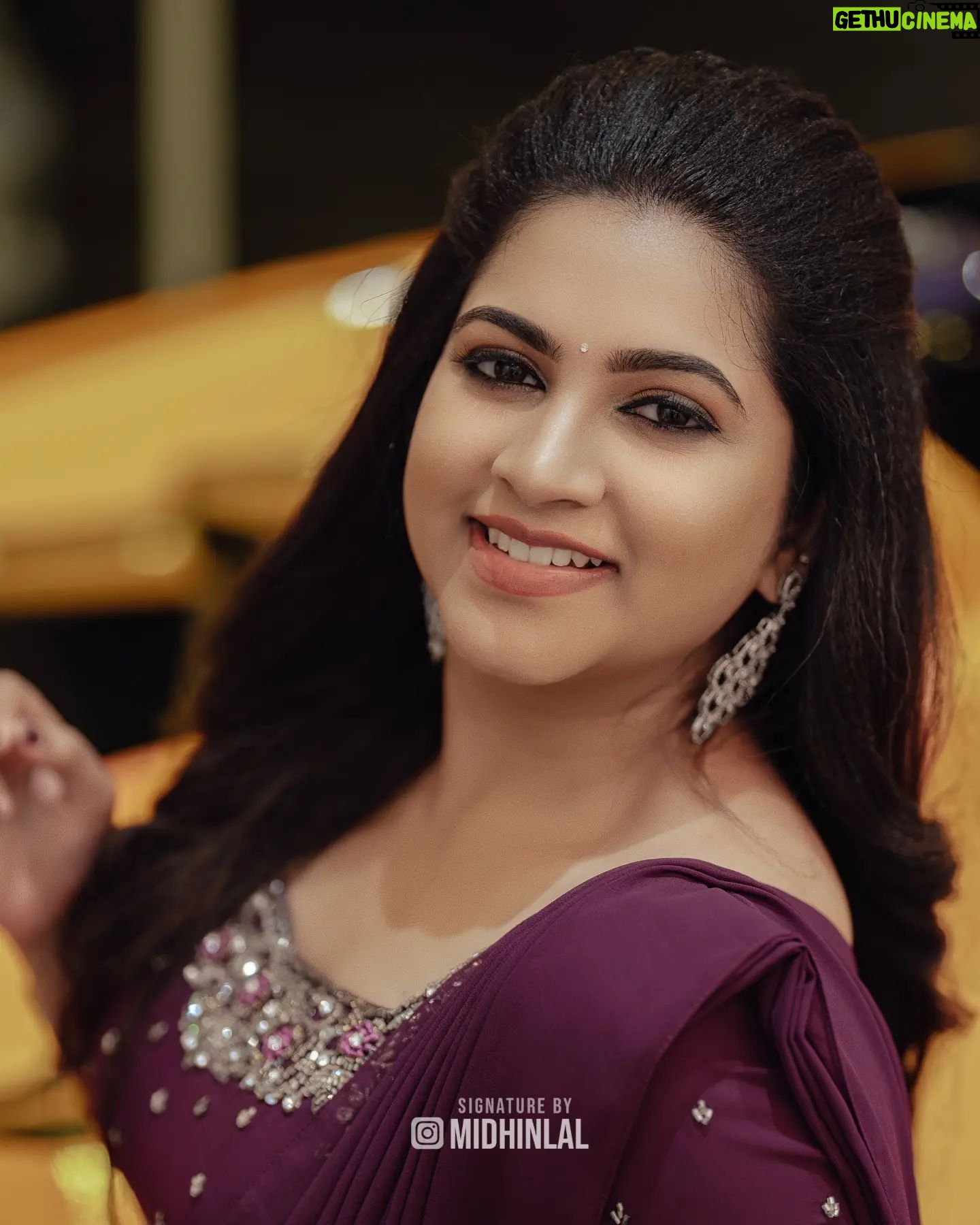 Ankhitha Vinod - 2.3K Likes - 𝐀𝐥𝐰𝐚𝐲𝐬 𝐏𝐮𝐫𝐩𝐥𝐞 💜✨
.
📽️ : @midhinlal
👗 : @aalaadesigners
💄: @sivas_makeover_
.
#purple #heeriye #sareegown #marriage #dcavanti #reception #actor #celebrity #celebration #celebritywedding #lovemarriage #trending #picoftheday #withthetrend