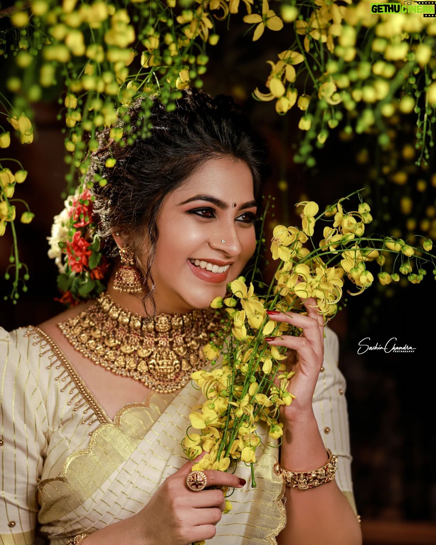 Ankhitha Vinod - 3.3K Likes - 𝐀𝐝𝐯𝐚𝐧𝐜𝐞 𝐇𝐚𝐩𝐩𝐲 𝐕𝐢𝐬𝐡𝐮 💛💖
📸: @sachinchandraphotography
👗 : @saanshi_handloom_kuthambully
💄: @zayanas_makeover
💍 : @gem.forher
#picoftheday #postoftheday #traditional #ketala #vishu #classy #saree #mallugram #keralagram #instagram #instagramam #malayali #natural #keralasaree #trending #traditional #outfit #followme #ankhithavinod #makeover #love #keralagram #love #freestyle #instagood #instareels #reels #followankhithavinod