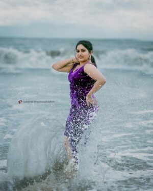 Ankhitha Vinod Instagram - @ankhitha_vinod_official_ 
 @amalraj_drisyaphotography 
@akhil_raj_drisya 

@ansisiyad "The sea, once it casts its spell, holds one in its net of wonder forever." 
@drisyaphotography_ 
@akhil_raj_drisya 

@ankhitha_vinod_official_ 

👗 @ansisiyad 

@beautals

#beach #beachphotography #modelshoot #fashionstyle #photoshoot #kerala #gregorus