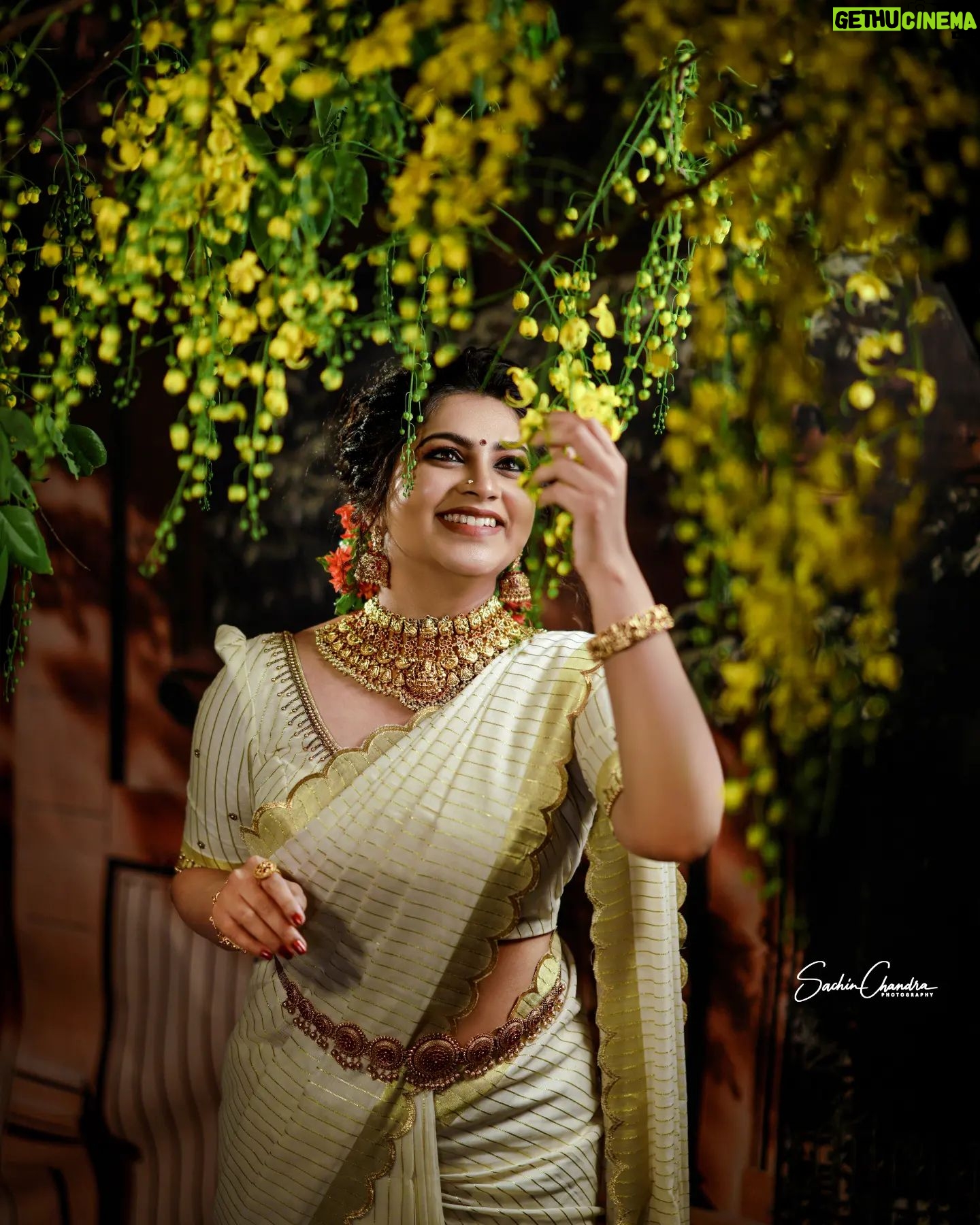 Ankhitha Vinod - 3.3K Likes - 𝐀𝐝𝐯𝐚𝐧𝐜𝐞 𝐇𝐚𝐩𝐩𝐲 𝐕𝐢𝐬𝐡𝐮 💛💖
📸: @sachinchandraphotography
👗 : @saanshi_handloom_kuthambully
💄: @zayanas_makeover
💍 : @gem.forher
#picoftheday #postoftheday #traditional #ketala #vishu #classy #saree #mallugram #keralagram #instagram #instagramam #malayali #natural #keralasaree #trending #traditional #outfit #followme #ankhithavinod #makeover #love #keralagram #love #freestyle #instagood #instareels #reels #followankhithavinod