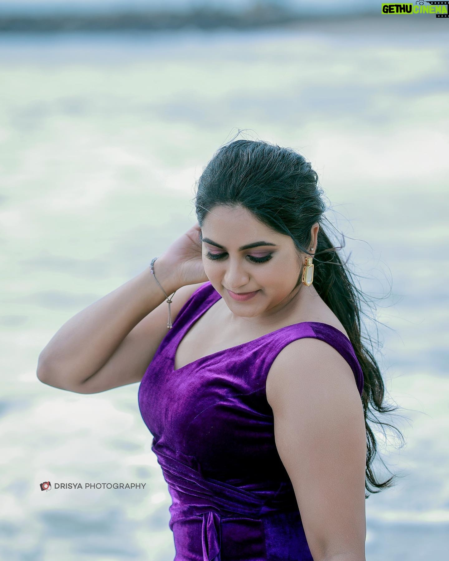 Ankhitha Vinod - 2.1K Likes - @ankhitha_vinod_official_
@amalraj_drisyaphotography
@akhil_raj_drisya
@ansisiyad "The sea, once it casts its spell, holds one in its net of wonder forever."
@drisyaphotography_
@akhil_raj_drisya
@ankhitha_vinod_official_
👗 @ansisiyad
@beautals
#beach #beachphotography #modelshoot #fashionstyle #photoshoot #kerala #gregorus