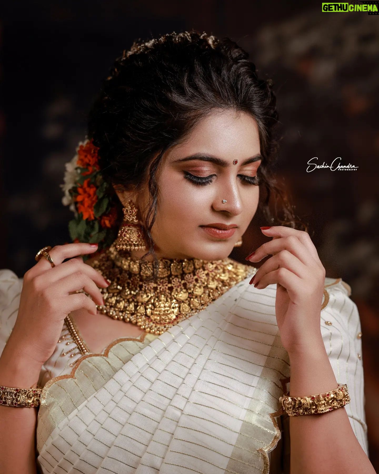 Ankhitha Vinod - 1.1K Likes - 𝑨𝒆𝒔𝒕𝒉𝒆𝒕𝒊𝒄 𝑻𝒓𝒂𝒅𝒊𝒕𝒊𝒐𝒏𝒂𝒍 💖
📸: @sachinchandraphotography
👗 : @saanshi_handloom_kuthambully
💄: @zayanas_makeover
💍 : @gem.forher
#picoftheday #postoftheday #traditional #ketala #vishu #classy #saree #mallugram #keralagram #instagram #instagramam #malayali #natural #keralasaree #trending #traditional #outfit #followme #ankhithavinod #makeover #love #keralagram #love #freestyle #instagood #instareels #reels #followankhithavinod