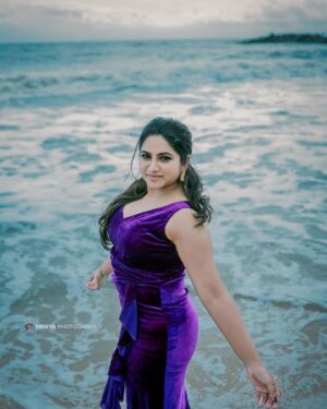 Ankhitha Vinod Instagram - @ankhitha_vinod_official_ 
 @amalraj_drisyaphotography 
@akhil_raj_drisya 

@ansisiyad "The sea, once it casts its spell, holds one in its net of wonder forever." 
@drisyaphotography_ 
@akhil_raj_drisya 

@ankhitha_vinod_official_ 

👗 @ansisiyad 

@beautals

#beach #beachphotography #modelshoot #fashionstyle #photoshoot #kerala #gregorus