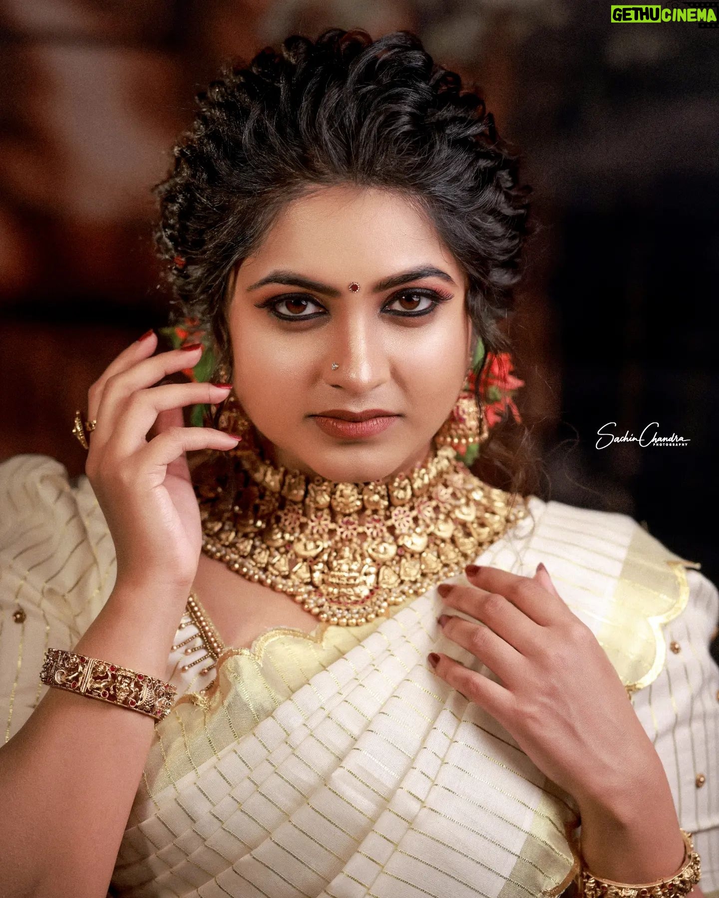 Ankhitha Vinod - 1.1K Likes - 𝑨𝒆𝒔𝒕𝒉𝒆𝒕𝒊𝒄 𝑻𝒓𝒂𝒅𝒊𝒕𝒊𝒐𝒏𝒂𝒍 💖
📸: @sachinchandraphotography
👗 : @saanshi_handloom_kuthambully
💄: @zayanas_makeover
💍 : @gem.forher
#picoftheday #postoftheday #traditional #ketala #vishu #classy #saree #mallugram #keralagram #instagram #instagramam #malayali #natural #keralasaree #trending #traditional #outfit #followme #ankhithavinod #makeover #love #keralagram #love #freestyle #instagood #instareels #reels #followankhithavinod