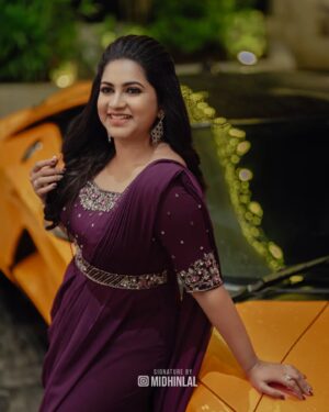 Ankhitha Vinod Instagram - 𝐀𝐥𝐰𝐚𝐲𝐬 𝐏𝐮𝐫𝐩𝐥𝐞 💜✨
.
📽️ : @midhinlal
👗 : @aalaadesigners
💄: @sivas_makeover_
.
#purple #heeriye #sareegown #marriage #dcavanti #reception #actor #celebrity #celebration #celebritywedding #lovemarriage #trending #picoftheday #withthetrend