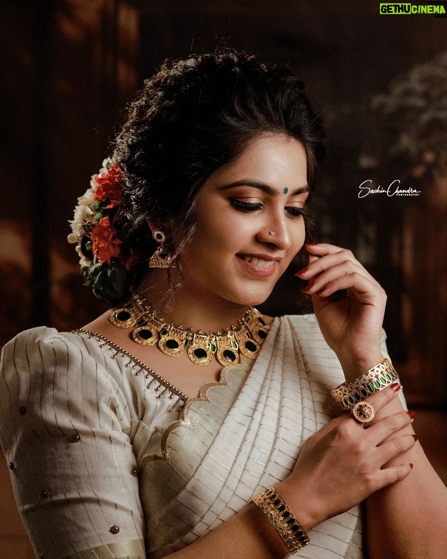Ankhitha Vinod - 1.1K Likes - 𝑨𝒆𝒔𝒕𝒉𝒆𝒕𝒊𝒄 𝑻𝒓𝒂𝒅𝒊𝒕𝒊𝒐𝒏𝒂𝒍 💖
📸: @sachinchandraphotography
👗 : @saanshi_handloom_kuthambully
💄: @zayanas_makeover
💍 : @gem.forher
#picoftheday #postoftheday #traditional #ketala #vishu #classy #saree #mallugram #keralagram #instagram #instagramam #malayali #natural #keralasaree #trending #traditional #outfit #followme #ankhithavinod #makeover #love #keralagram #love #freestyle #instagood #instareels #reels #followankhithavinod