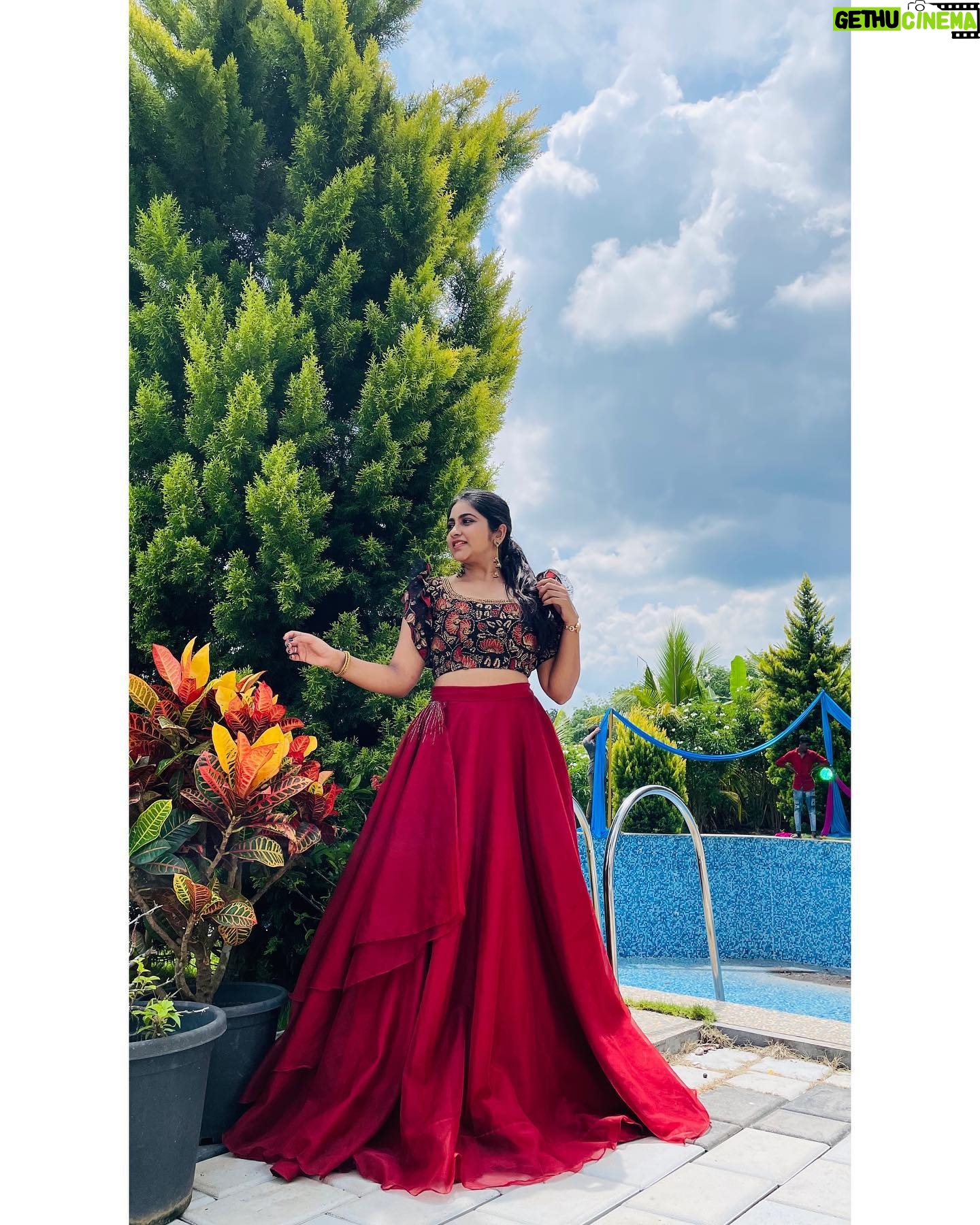 Ankhitha Vinod - 2.3K Likes - Feeling Gorgeous ❤️
👗: @ahamboutique
📸: @rajesh_poonthura
.
#shotoniphone #collaboration #actress #designerwear #mobilephotography #photography #instapost #shootlife #ankhithavinod #croptoplehenga