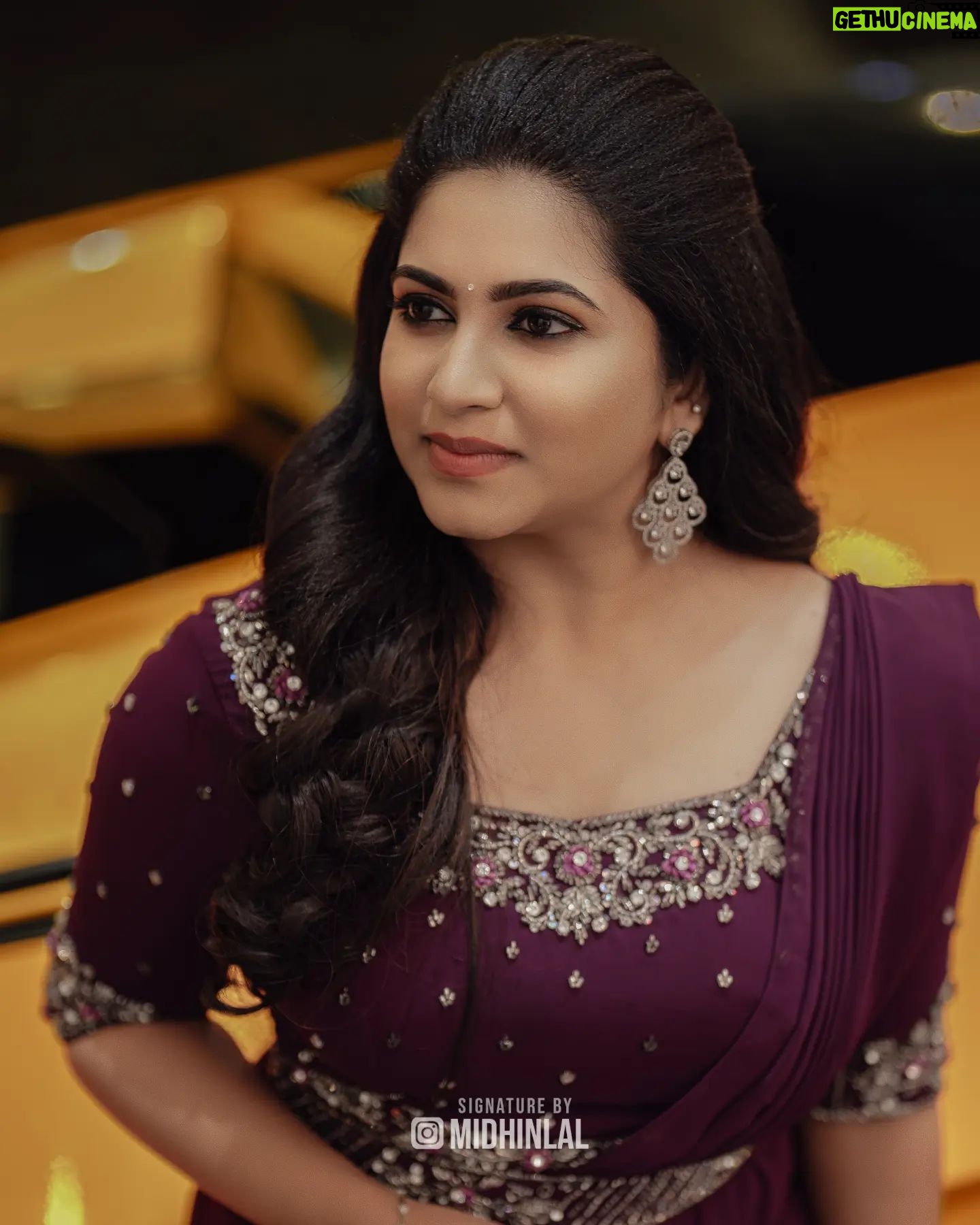 Ankhitha Vinod - 2.8K Likes - 𝐀𝐥𝐰𝐚𝐲𝐬 𝐏𝐮𝐫𝐩𝐥𝐞 💜✨
.
📽️ : @midhinlal
👗 : @aalaadesigners
💄: @sivas_makeover_
.
#purple #heeriye #sareegown #marriage #dcavanti #reception #actor #celebrity #celebration #celebritywedding #lovemarriage #trending #picoftheday #withthetrend