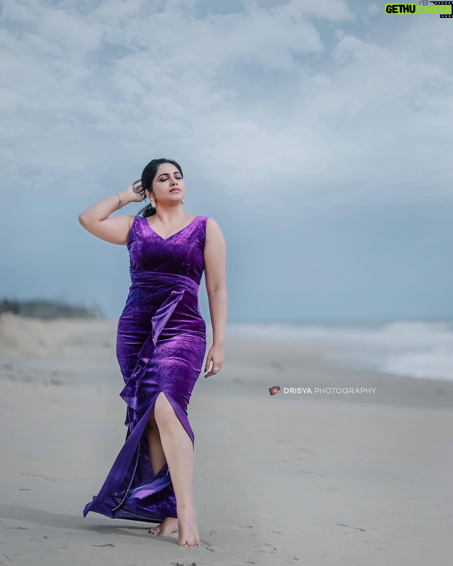 Ankhitha Vinod - 2.7K Likes - 𝑬𝒔𝒄𝒂𝒑𝒆 𝒕𝒐 𝒕𝒉𝒆 𝑩𝒆𝒂𝒄𝒉 - 𝑻𝒉𝒂𝒕’𝒔 𝒎𝒚 𝑰𝒅𝒆𝒂 𝒐𝒇 𝑷𝒂𝒓𝒂𝒅𝒊𝒔𝒆 ❣️🌊✨
📸 : @drisyaphotography_
👗: @ansisiyad
💄: @beautels_salon
#beachphotography #beach #water #purple #model #malayalamactor #photoshoot #instagramreels #actress #actresslife