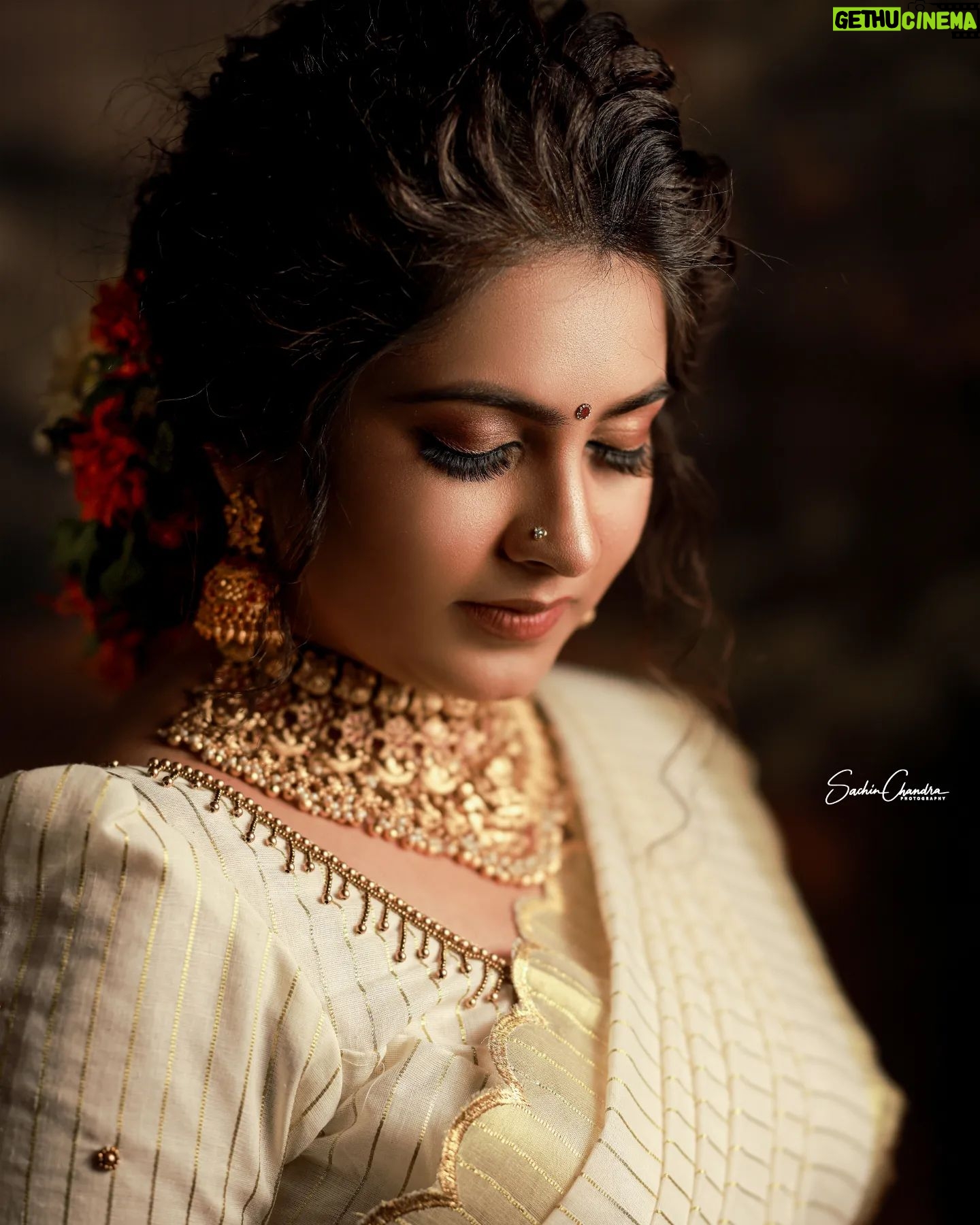Ankhitha Vinod - 1.4K Likes - 𝑨𝒆𝒔𝒕𝒉𝒆𝒕𝒊𝒄 𝑻𝒓𝒂𝒅𝒊𝒕𝒊𝒐𝒏𝒂𝒍 💖
📸: @sachinchandraphotography
👗 : @saanshi_handloom_kuthambully
💄: @zayanas_makeover
💍 : @gem.forher
#picoftheday #postoftheday #traditional #ketala #vishu #classy #saree #mallugram #keralagram #instagram #instagramam #malayali #natural #keralasaree #trending #traditional #outfit #followme #ankhithavinod #makeover #love #keralagram #love #freestyle #instagood #instareels #reels #followankhithavinod