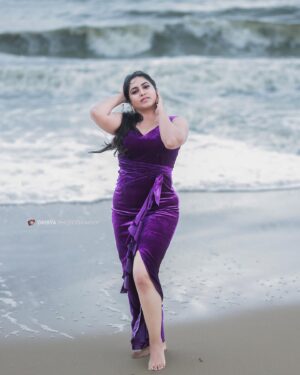 Ankhitha Vinod Instagram - 𝑬𝒔𝒄𝒂𝒑𝒆 𝒕𝒐 𝒕𝒉𝒆 𝑩𝒆𝒂𝒄𝒉 - 𝑻𝒉𝒂𝒕’𝒔 𝒎𝒚 𝑰𝒅𝒆𝒂 𝒐𝒇 𝑷𝒂𝒓𝒂𝒅𝒊𝒔𝒆 ❣️🌊✨

📸 : @drisyaphotography_ 
👗: @ansisiyad 
💄: @beautels_salon 

#beachphotography #beach #water #purple #model #malayalamactor #photoshoot #instagramreels #actress #actresslife