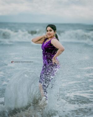 Ankhitha Vinod Instagram - 𝑬𝒔𝒄𝒂𝒑𝒆 𝒕𝒐 𝒕𝒉𝒆 𝑩𝒆𝒂𝒄𝒉 - 𝑻𝒉𝒂𝒕’𝒔 𝒎𝒚 𝑰𝒅𝒆𝒂 𝒐𝒇 𝑷𝒂𝒓𝒂𝒅𝒊𝒔𝒆 ❣️🌊✨

📸 : @drisyaphotography_ 
👗: @ansisiyad 
💄: @beautels_salon 

#beachphotography #beach #water #purple #model #malayalamactor #photoshoot #instagramreels #actress #actresslife