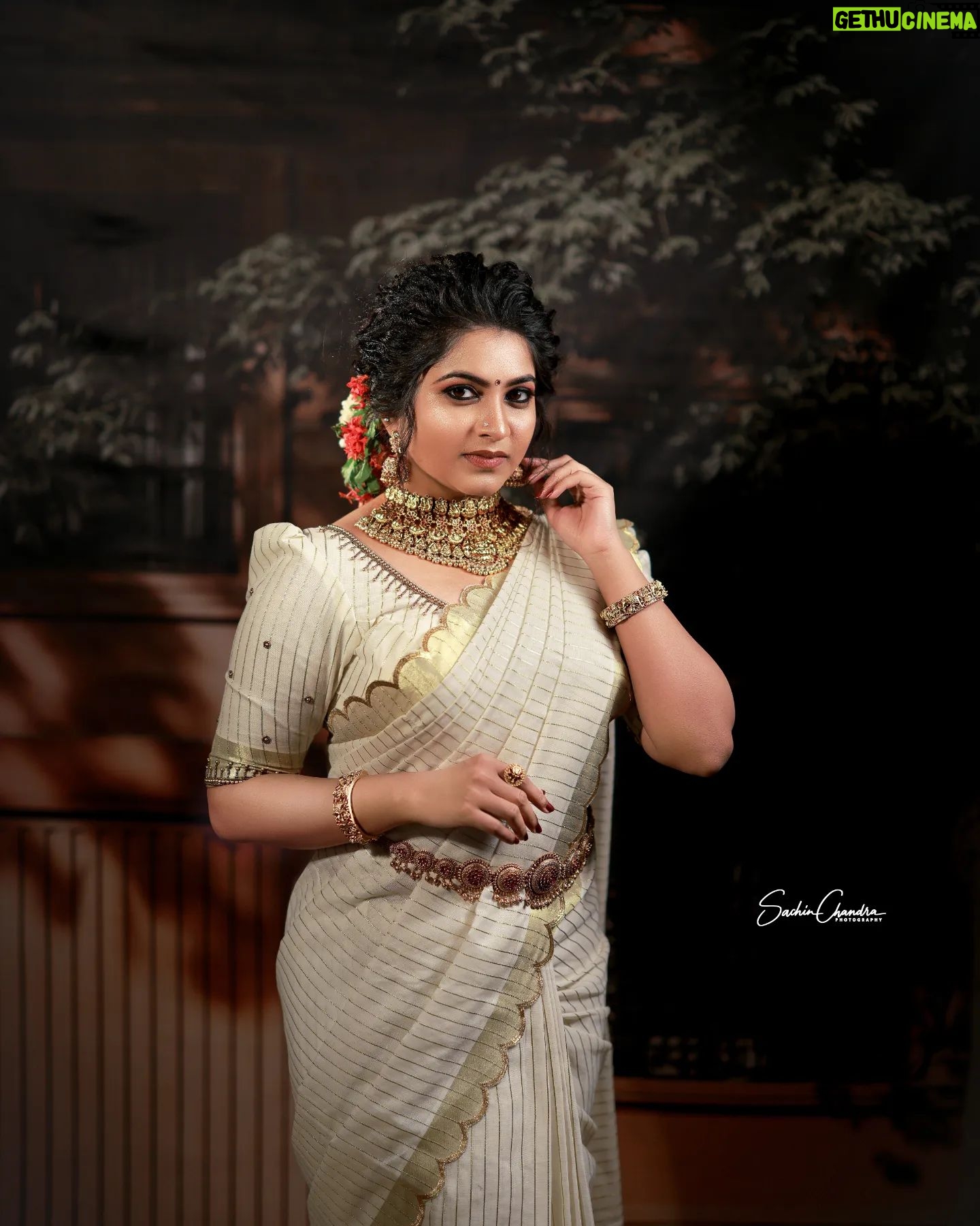 Ankhitha Vinod - 1.4K Likes - 𝑨𝒆𝒔𝒕𝒉𝒆𝒕𝒊𝒄 𝑻𝒓𝒂𝒅𝒊𝒕𝒊𝒐𝒏𝒂𝒍 💖
📸: @sachinchandraphotography
👗 : @saanshi_handloom_kuthambully
💄: @zayanas_makeover
💍 : @gem.forher
#picoftheday #postoftheday #traditional #ketala #vishu #classy #saree #mallugram #keralagram #instagram #instagramam #malayali #natural #keralasaree #trending #traditional #outfit #followme #ankhithavinod #makeover #love #keralagram #love #freestyle #instagood #instareels #reels #followankhithavinod