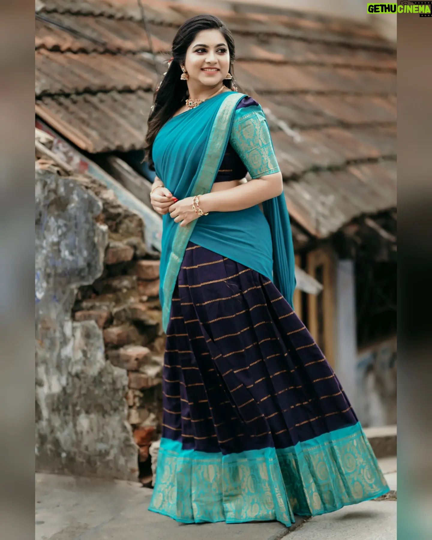 Ankhitha Vinod - 1.1K Likes - 𝐇𝐨𝐦𝐞𝐥𝐲 𝐄𝐥𝐞𝐠𝐚𝐧𝐜𝐞 🌸✨
My Favourite Pics 😍
📸 : @abhiram_eyebrowman
👗: @ledarla_design_studio
💄: @brides_of_deepthi
#halfsaree #traditional #blues #temple #templeday #malayalamactor #photoshoot #instagramreels #actress #goingwiththetrend #transition #anniyan