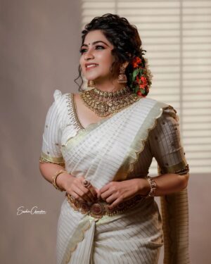 Ankhitha Vinod Instagram - It's April... Time to be that Malayali Manga.. Vishu season... More To Come.. 🥰

📸: @sachinchandraphotography
 👗 : @saanshi_handloom_kuthambully 
💄: @zayanas_makeover
💍 : @gem.forher

#traditional  #ketala #vishu #classy #saree #sassy #malayali  #natural #keralasaree  #trending #traditional #outfit #followme #ankhithavinod #makeover #love #keralagram #love #freestyle #instagood #instareels #reels #followankhithavinod