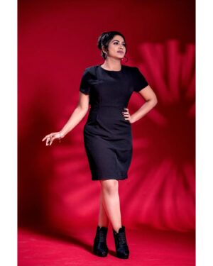 Ankhitha Vinod Instagram - 𝐏𝐨𝐫𝐭𝐟𝐨𝐥𝐢𝐨 𝐒𝐞𝐫𝐢𝐞𝐬 6 - MY FAV ♠️

Photography 📸: @picstory_josecharles
Stylist 👗 : @ramshid_abdul_rasheed
Mua 💄: @lilly_shaneesh_makeup
Lights 🚨 : @alphagearkochi
Retouch 🎨🖌️ : @abhijithbharath

#modern  #black #portfolio #classy #saree #sassy #makeovershoot  #natural #red  #trending #traditional #outfit #followme #ankhithavinod #makeover #love #keralagram #love #freestyle #instagood #instareels #reels #followankhithavinod