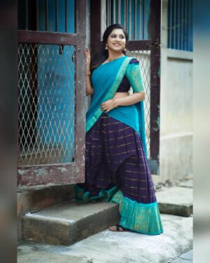 Ankhitha Vinod Instagram - 𝐇𝐨𝐦𝐞𝐥𝐲 𝐄𝐥𝐞𝐠𝐚𝐧𝐜𝐞 🌸✨

📸 : @abhiram_eyebrowman
👗: @ledarla_design_studio
💄: @brides_of_deepthi

#halfsaree #traditional #blues #temple #reels #malayalamactor #photoshoot #instagramreels #actress #goingwiththetrend #transition